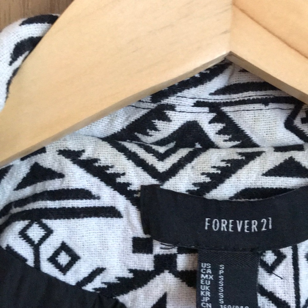Forever 21 Geometric Pattern Vest - Picture 5 of 5